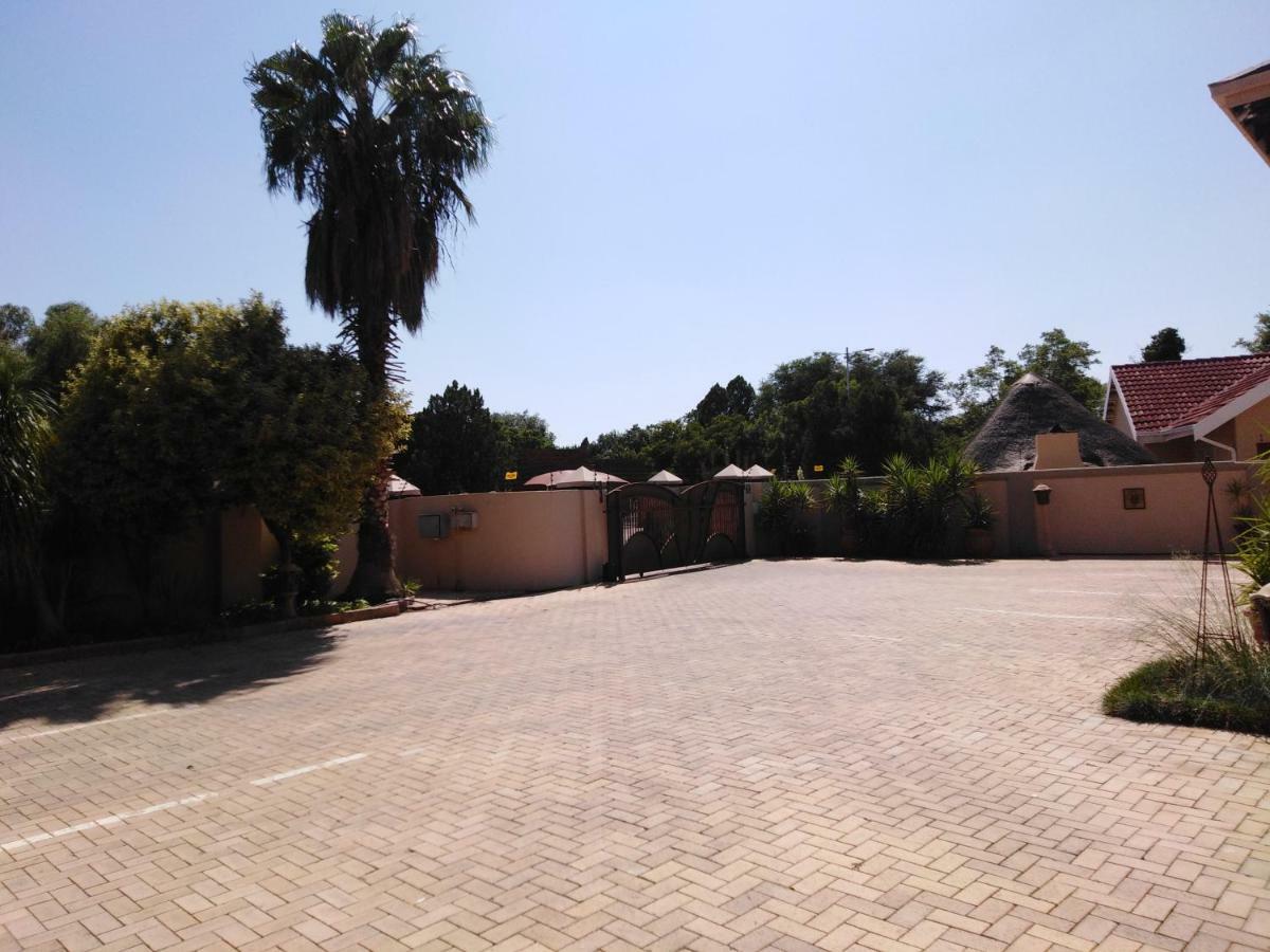 Tuscany Vryburg 외부 사진