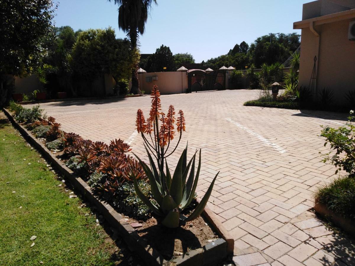Tuscany Vryburg 외부 사진